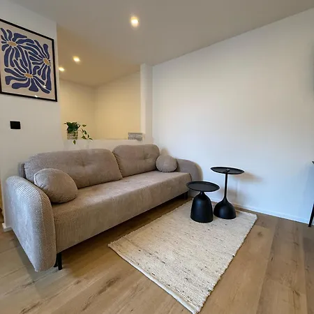 New - - Hauptbahnhof - 4 Guests * Augusta