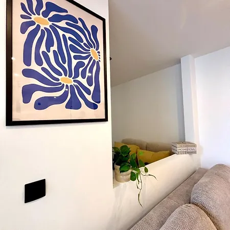 New - - Hauptbahnhof - 4 Guests *