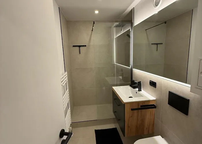 New - - Hauptbahnhof - 4 Guests Apartment Augsburg