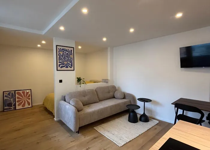 New - - Hauptbahnhof - 4 Guests *