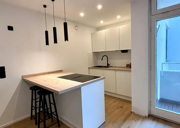 New - - Hauptbahnhof - 4 Guests *