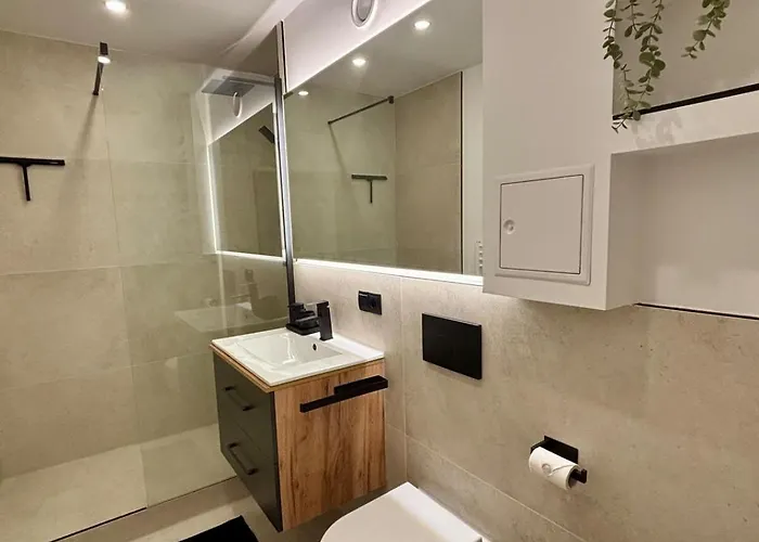 New - - Hauptbahnhof - 4 Guests