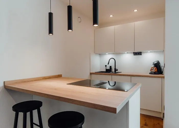 New - - Hauptbahnhof - 4 Guests